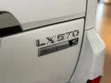 لكزس LX-570 S إصدار الأسود 2019